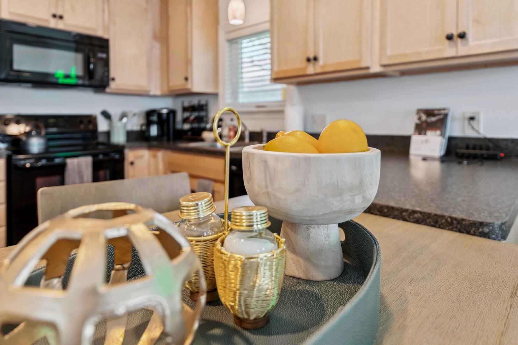 Newly Renovated Tremont Treasure I Cozy + Modern Villa Cleveland Eksteriør bilde