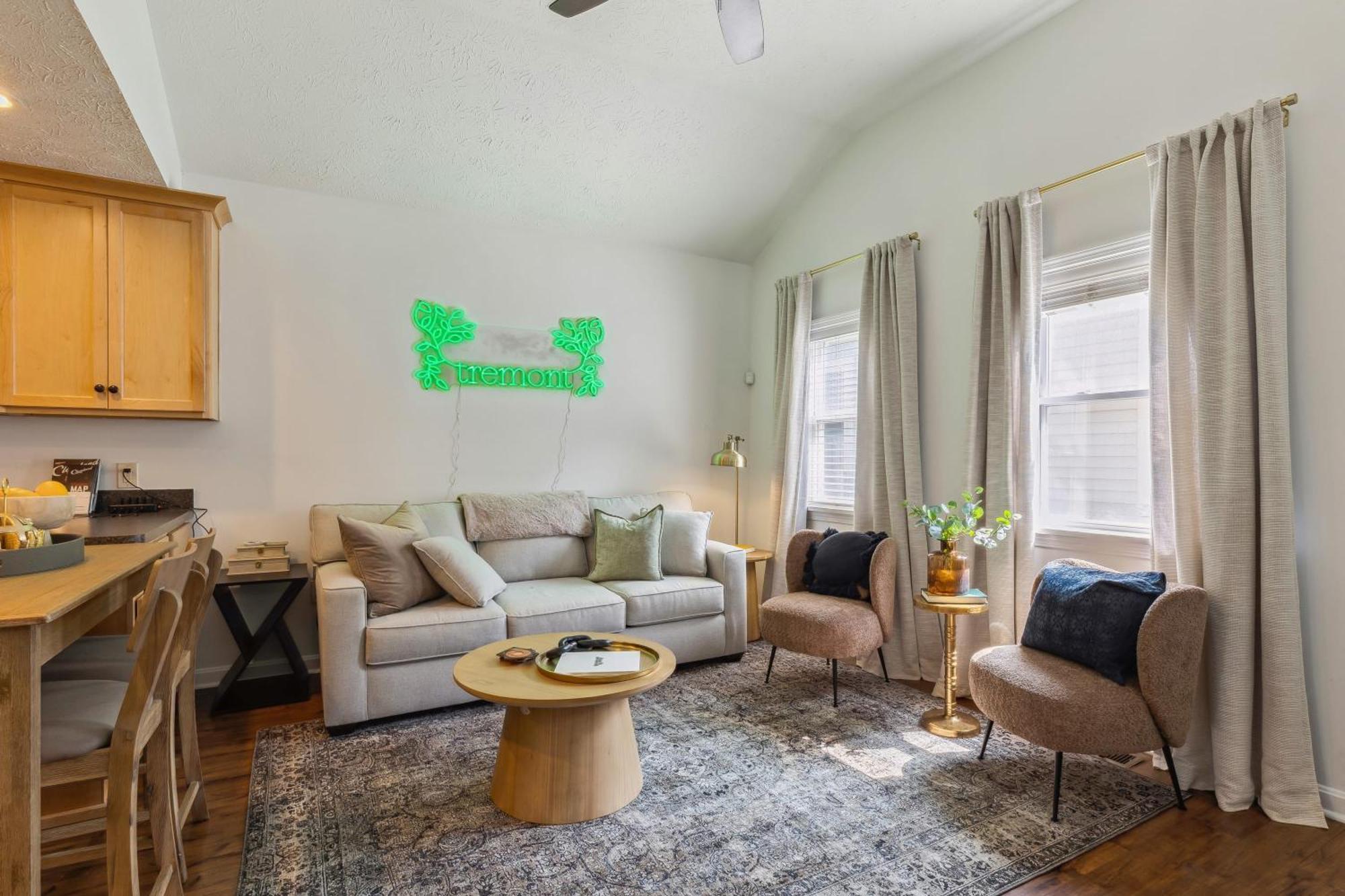 Newly Renovated Tremont Treasure I Cozy + Modern Villa Cleveland Eksteriør bilde