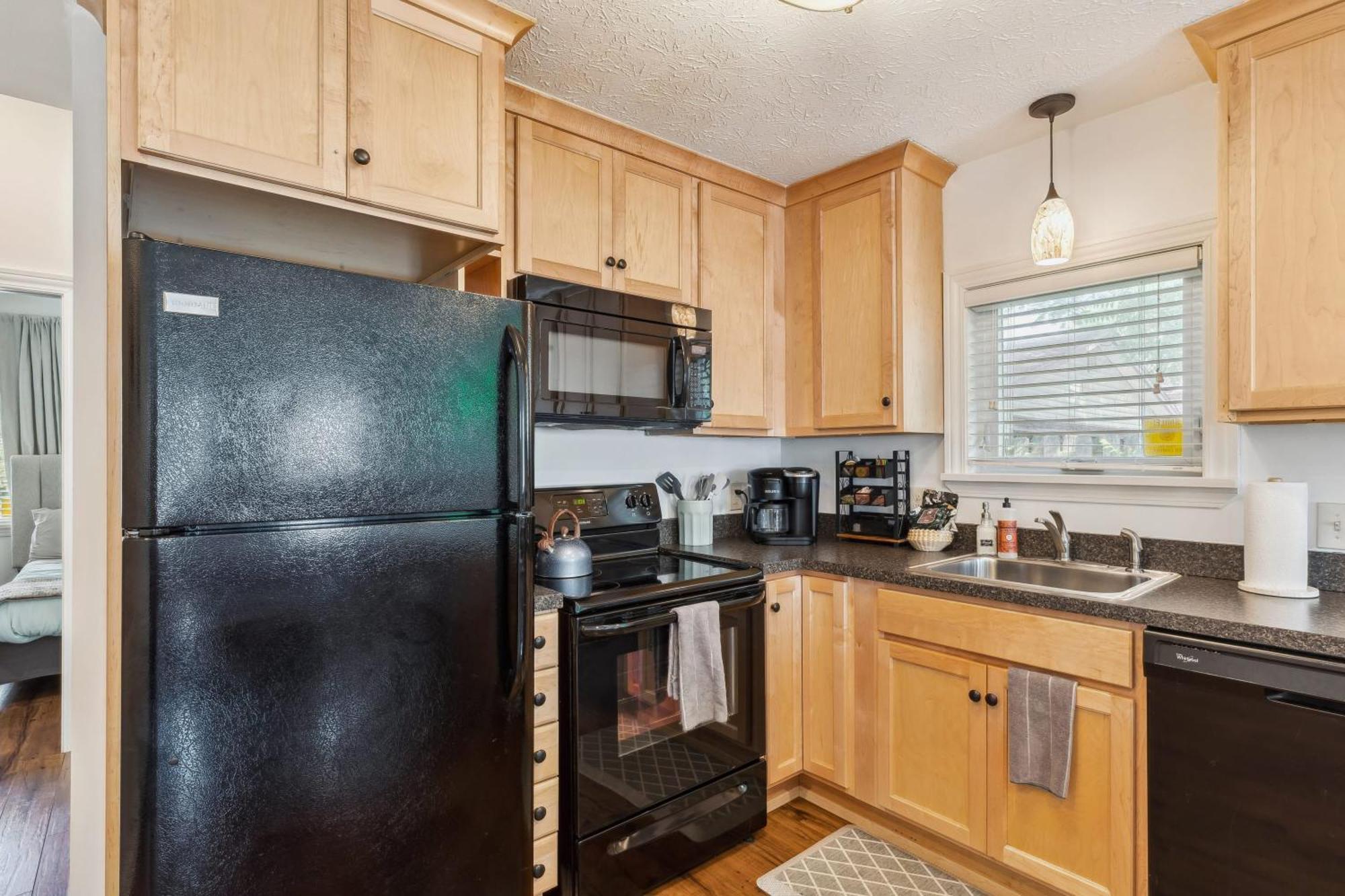 Newly Renovated Tremont Treasure I Cozy + Modern Villa Cleveland Eksteriør bilde