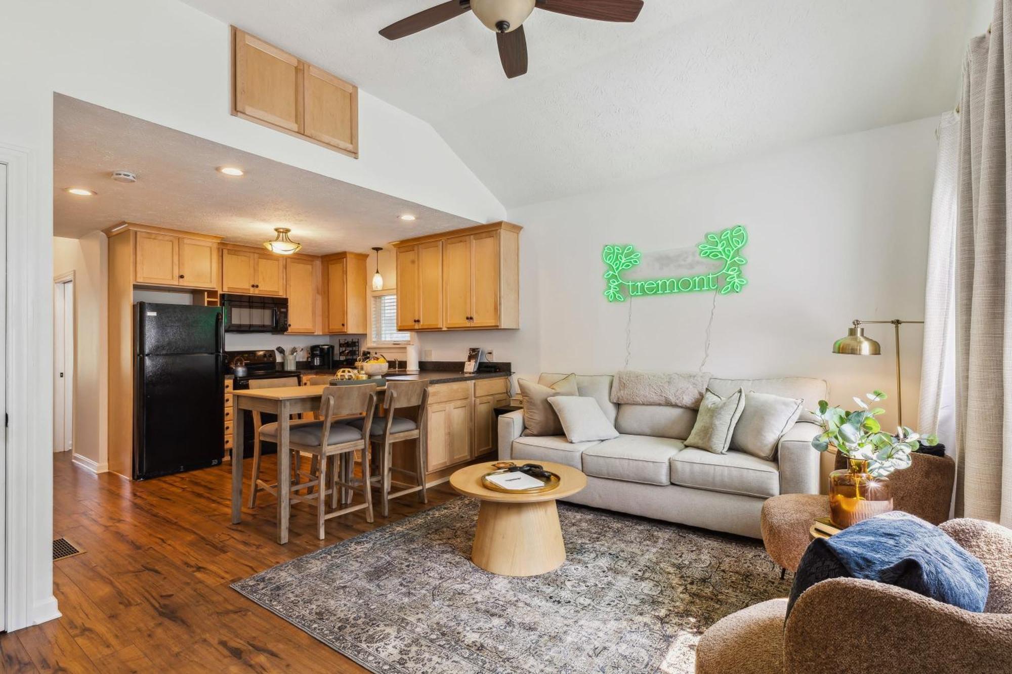 Newly Renovated Tremont Treasure I Cozy + Modern Villa Cleveland Eksteriør bilde